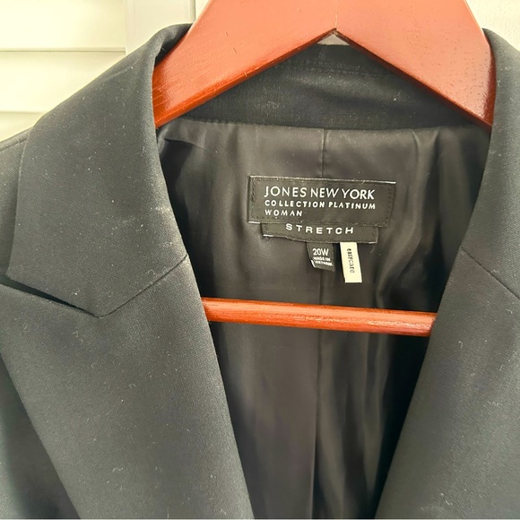 Jones New York dark navy blazer - Picture 2 of 2